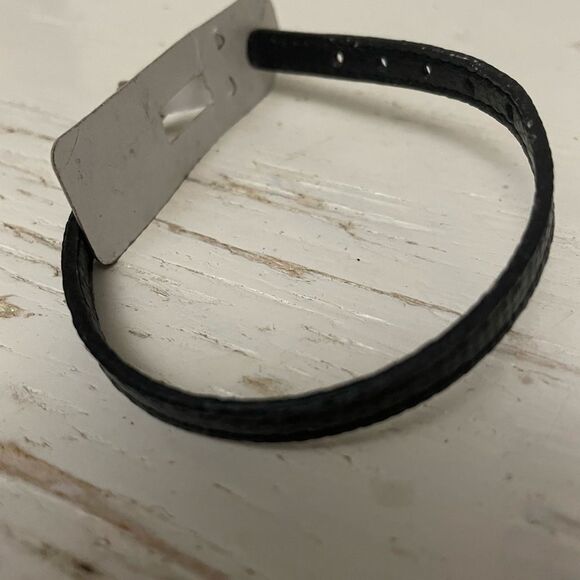 NWT! 9” Nuo Cen unisex 0.25” wide black leather adjustable buckle clasp braceet - Picture 9 of 10